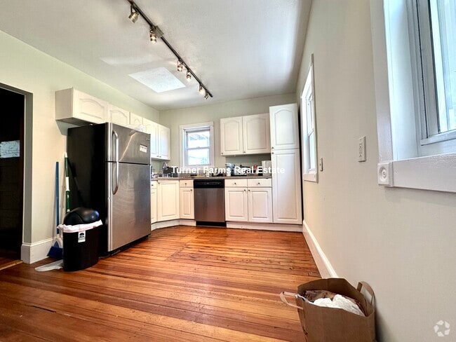 Building Photo - 101 Heath St Unit 1 Rental