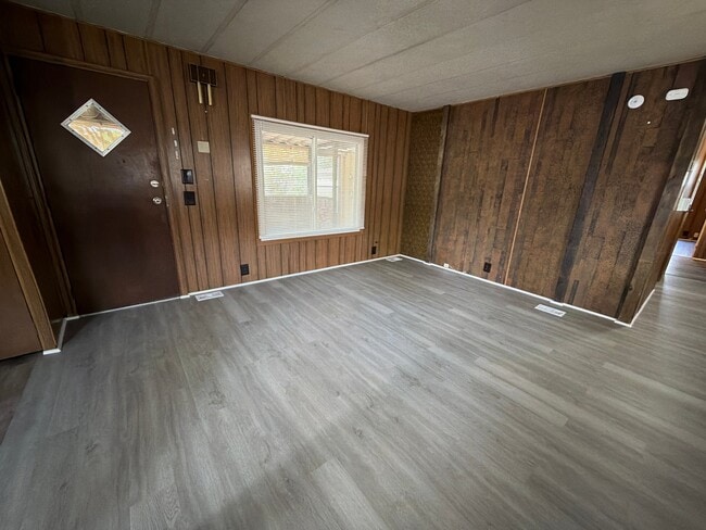 Photo - 605 Glen Moor St