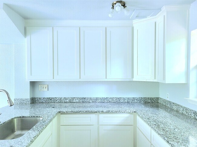 Building Photo - 8730 Shelmer Dr Unit D