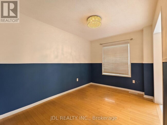 Photo - 35 Kenborough Ct