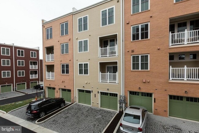 Building Photo - 621 McKenzie Ave Rental