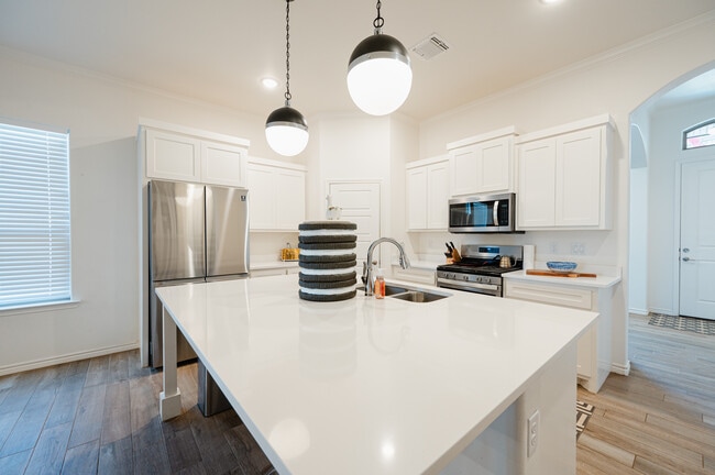 Photo - 5401 Constitution Ave