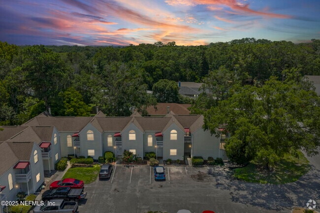 Building Photo - 2300 Twelve Oaks Dr Rental
