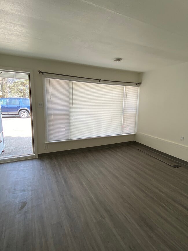 Photo - 402 Caroline St