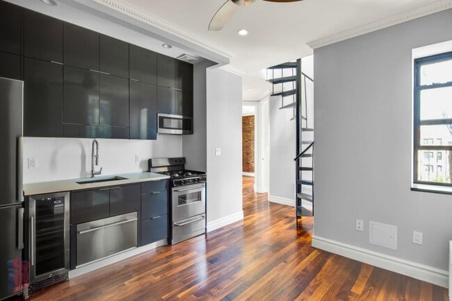 Building Photo - 1590 Lexington Ave Rental