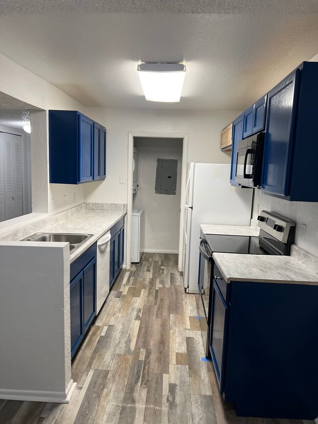 Building Photo - 5259 Images Cir Unit 207