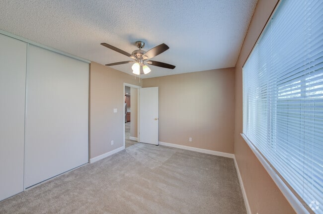 Dormitorio 1 - VIew 2 - Vineyard Apartments