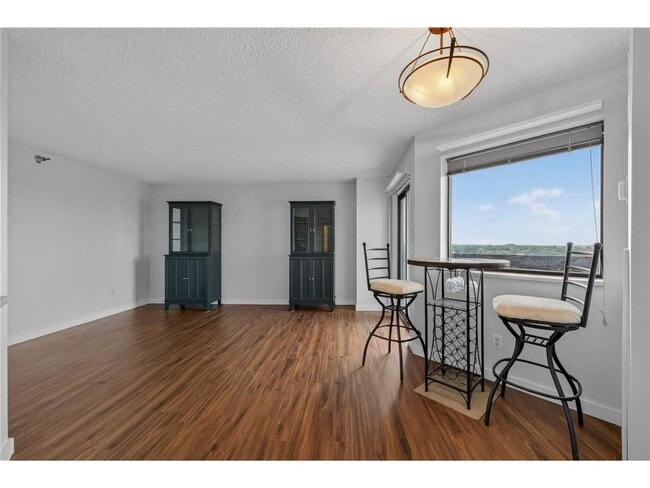 Photo - 78 10th St E Unidad 1909