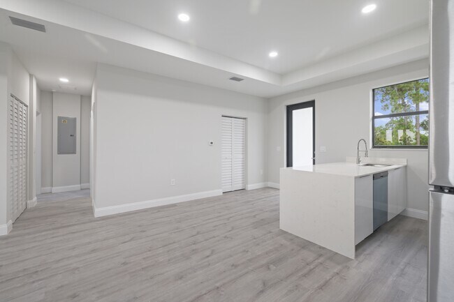 Photo - 757 Joponica Ave S
