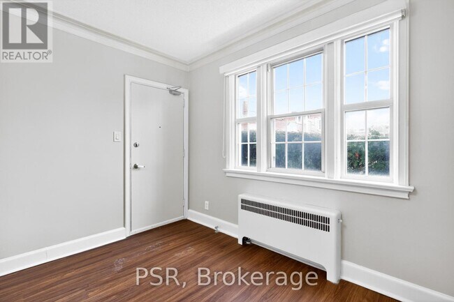 Photo - 1365 Bayview Ave