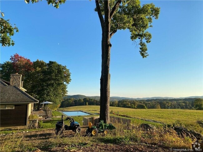 Building Photo - 121 Quaker Hill Rd Rental