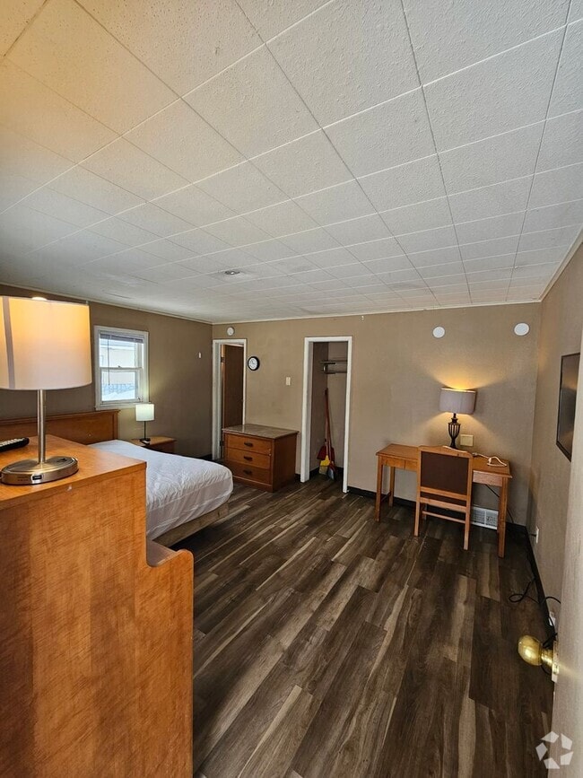 Building Photo - All utilities paid, no Deposit Unit 52 Rental