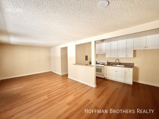 Photo - 6727 Woodley Ave Unidad 12