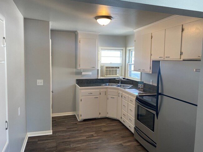 A must see!!! This spacious and newely upd... - A must see!!! This spacious and newely upd...