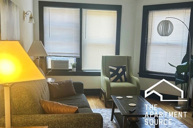 Photo - 1913 W Larchmont Ave Unit 2A