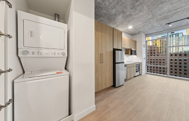 Photo - 856 N Wells St Unit 856 N Wells