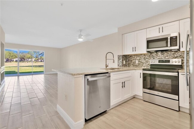 Building Photo - 13953 Fairway Island Dr Unit S