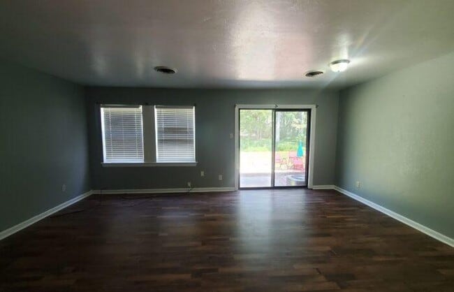 Photo - 1305 Proper St