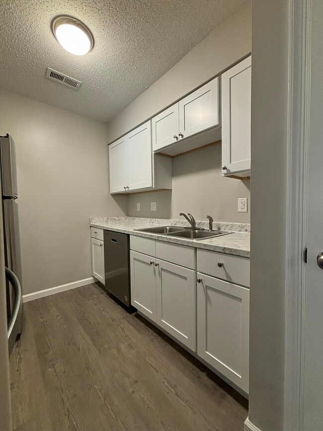 Kitchen - 511 Mystic Dr Unit G