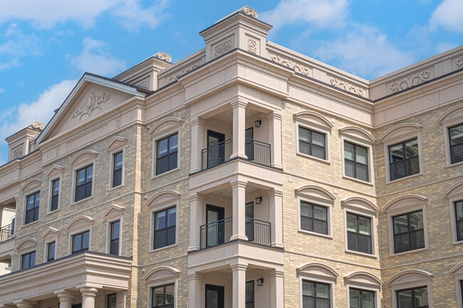 Building Photo - The Wren & The Windsor Rental