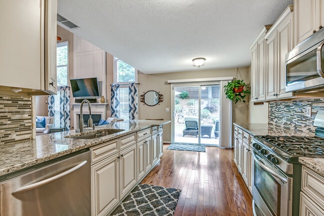 Photo - 6165 Pattingham Dr