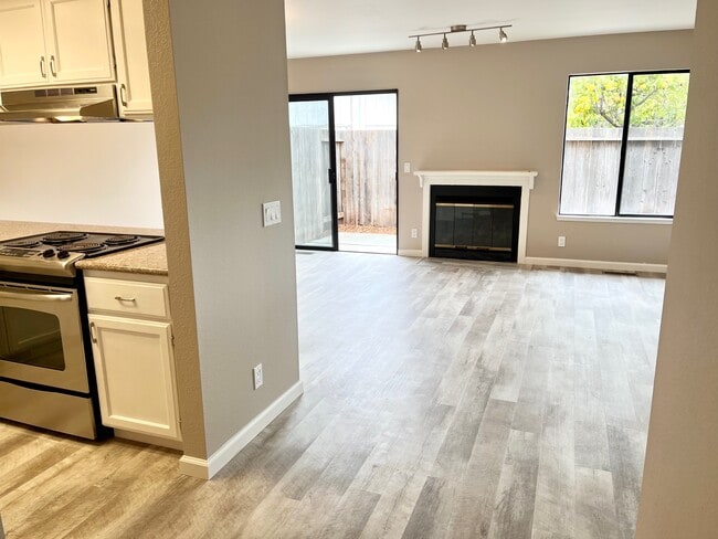 Photo - 837 Maria Ln