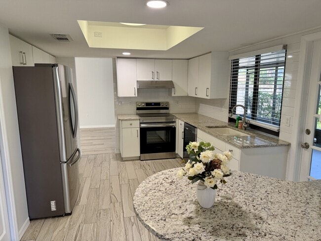 Photo - 8434 Cypress Lake Cir