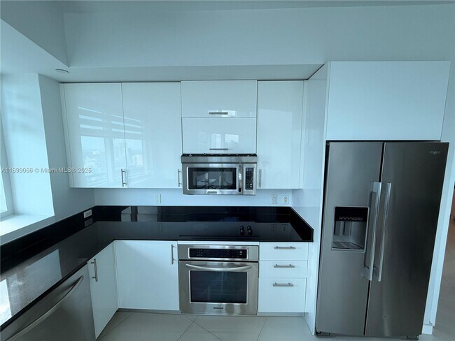Photo - 60 SW 13th St Unidad 5216