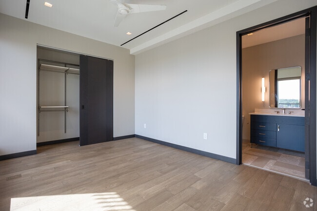 2 BR, 2 BA - 1000SF