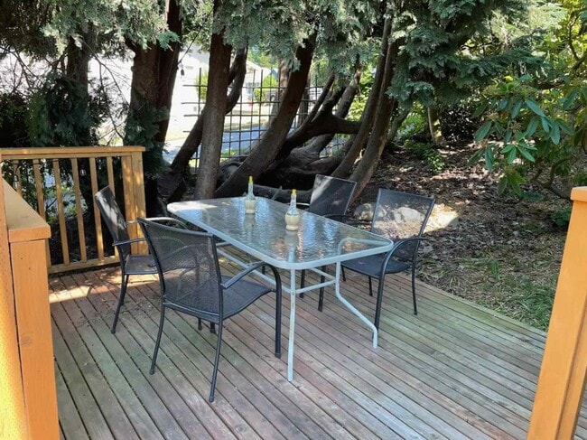 101 terraza y patio privado - 631 N Garden St