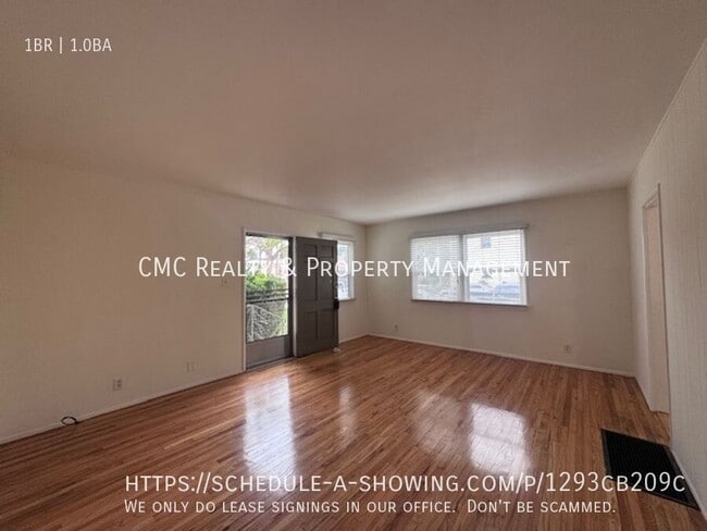 Building Photo - 3301 E 2nd-4 Unit 4