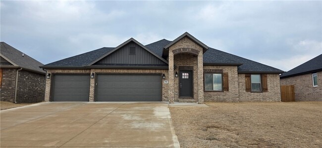 Building Photo - 902 Sugar Lf St