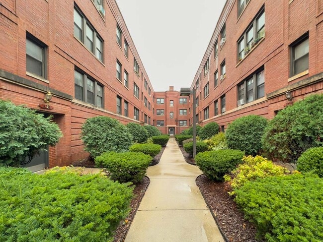 Photo - 5746 N Winthrop Ave Unit 302
