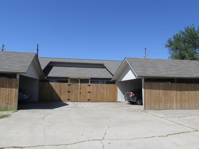 Building Photo - Crestmore 5741 Schlesinger Unit Crestmore 5741 Schlesinger Rental