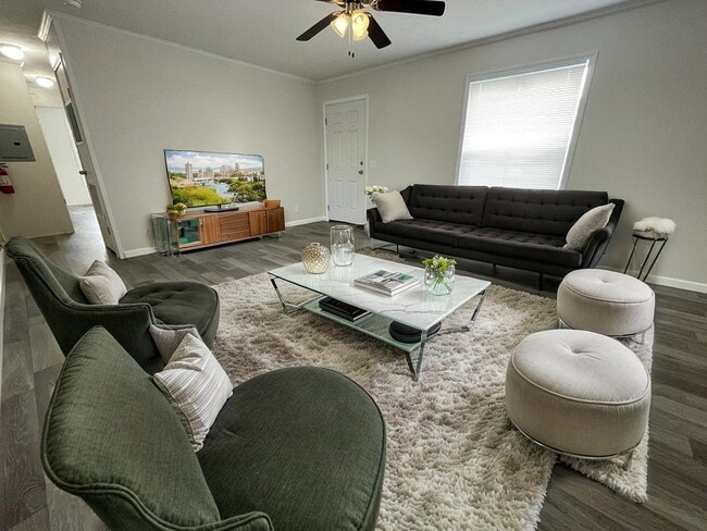 Building Photo - 16127 Normandy St Rental