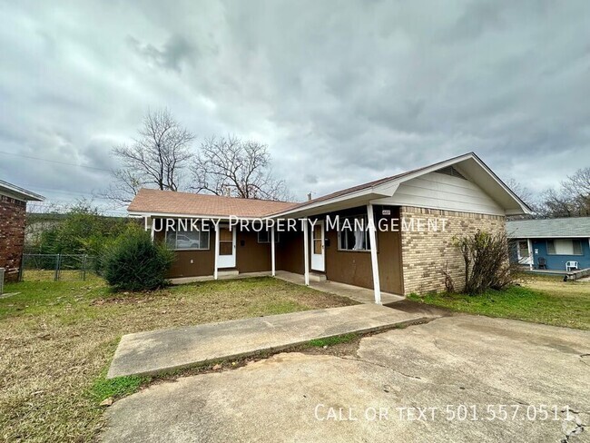 Building Photo - 4405 Lynn Ln Rental