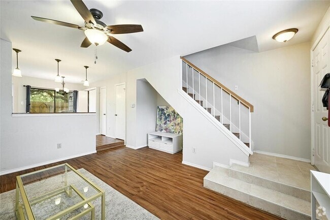 Building Photo - 1411 Gracy Farms Ln Rental