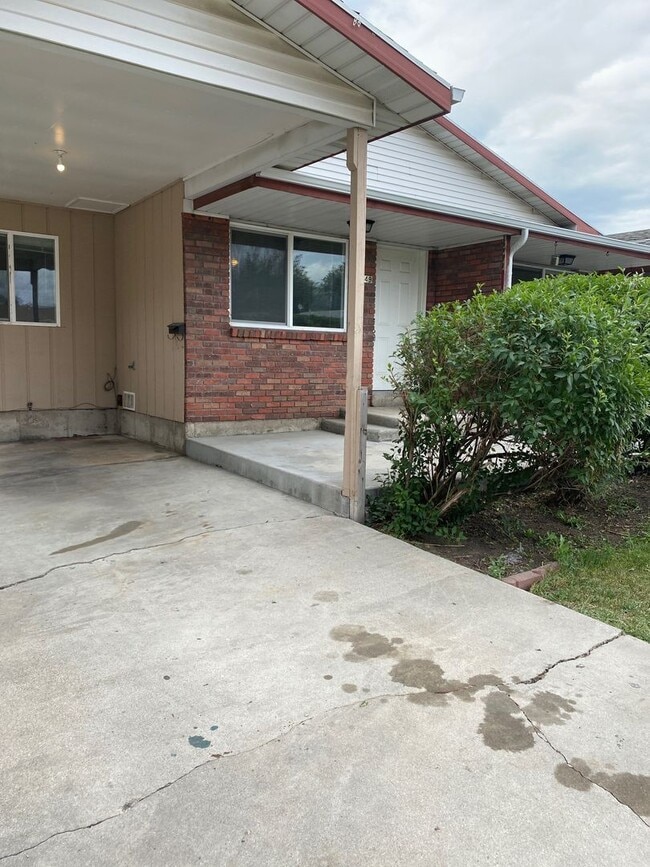 Photo - Maple Village Duplex Unit #1249