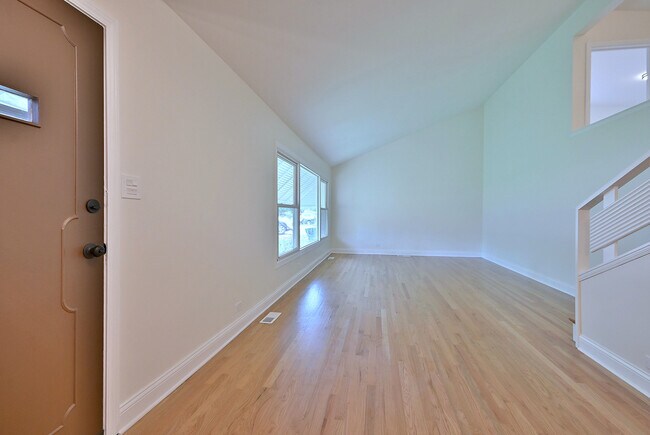 Photo - 6750 N Kostner Ave