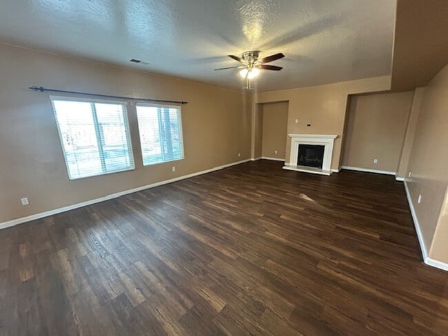 Photo - 4 Bedroom 2.5 Bathroom with pool in NW Visalia!!