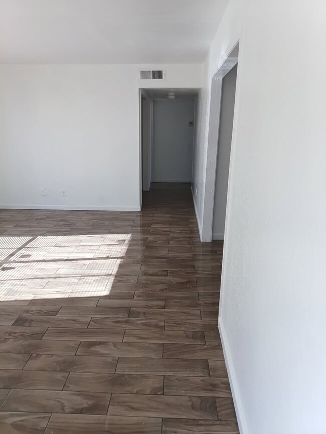 Building Photo - 6200 W Tidwell Rd Unit 2306