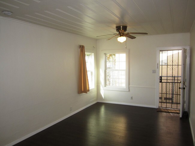 Photo - 1055 W 89th St