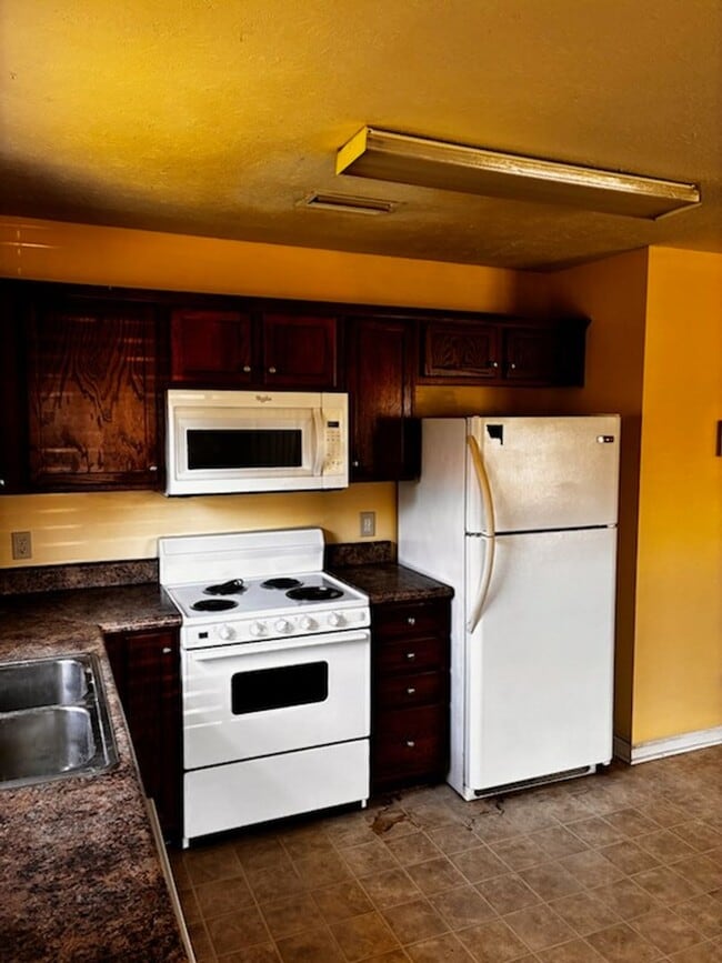 Photo - First two weeks free for approved applicant