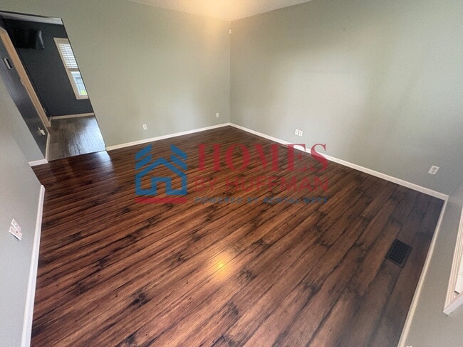 Photo - Three Bedroom | Fenced in Yard | Westside ...