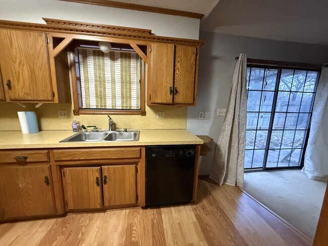 Photo - 2202 Crestwood Dr