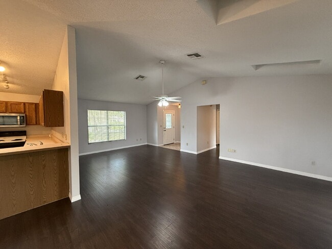 Photo - Charming 3 Bedroom with 2 Full Baths in Ca...