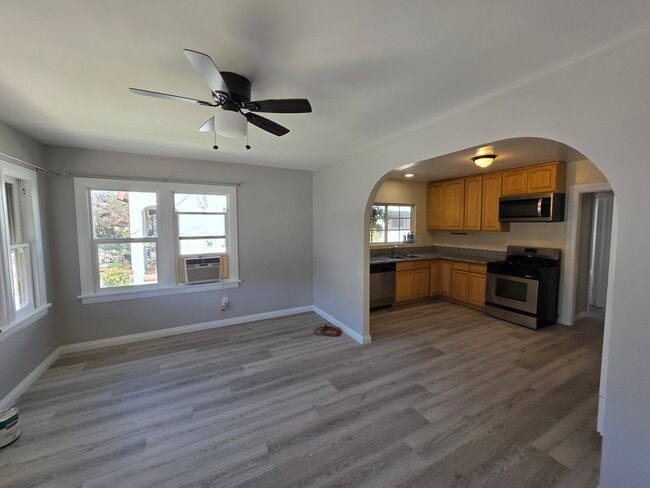 Photo - 270 Newport Ave Unidad B