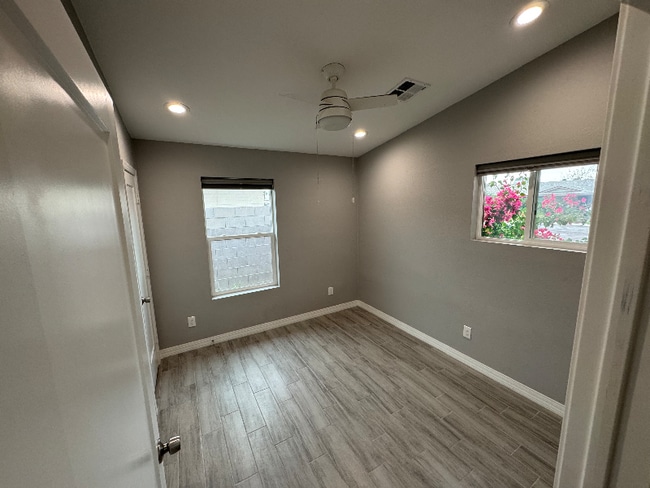 Photo - 1558 W 5th St Unidad 1