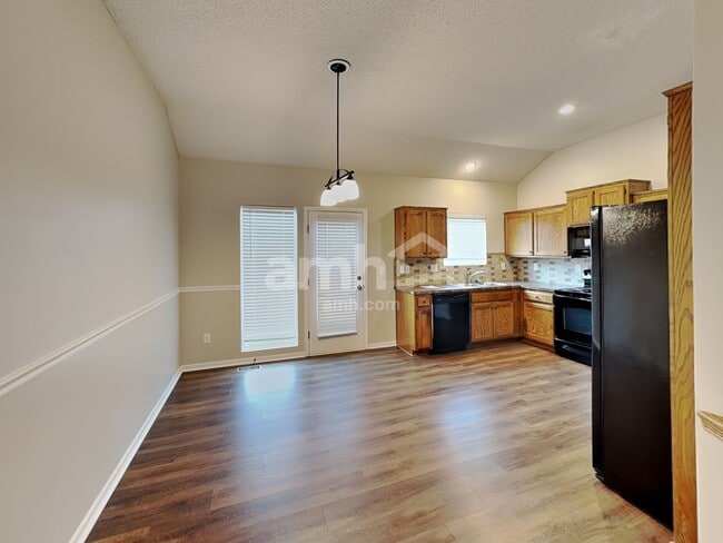 Photo - 643 E Apache St