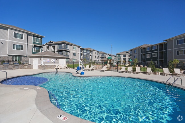 Pool - Gateway North Apartments